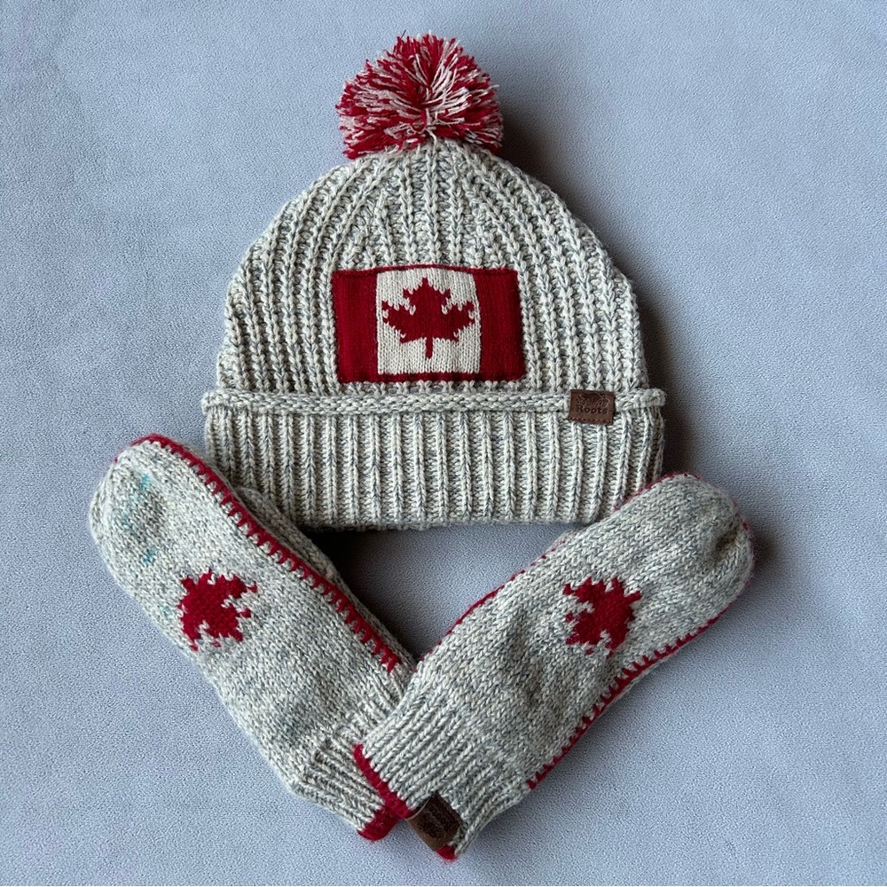 Roots ~ Knit Toque and Mitts ~ Child Size ~ 🇨🇦